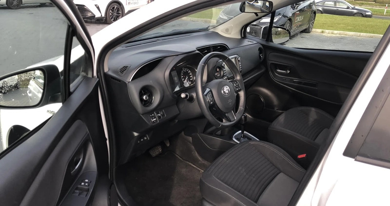 Toyota Yaris cena 62900 przebieg: 83376, rok produkcji 2018 z Lubraniec małe 172